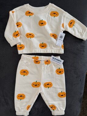 Old Navy Baby 0-3M & 3-6M 2 Piece Set with Orange Pumpkin Print